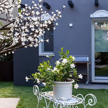 Villa Monti Suites&Aparts Cesenatico Esterno foto